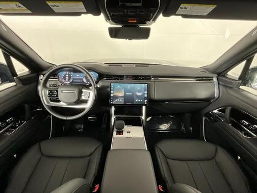 2025 Land Rover Range Rover P400 SE 7 Seat