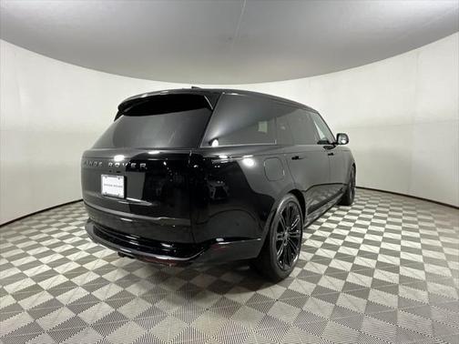2025 Land Rover Range Rover P400 SE 7 Seat