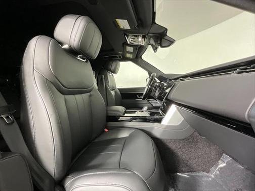 2025 Land Rover Range Rover P400 SE 7 Seat