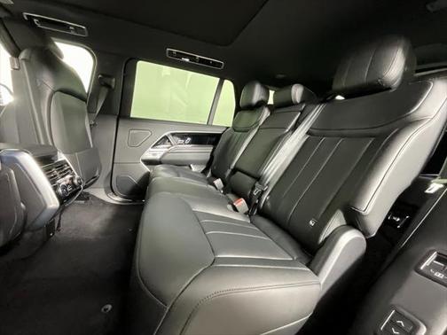 2025 Land Rover Range Rover P400 SE 7 Seat