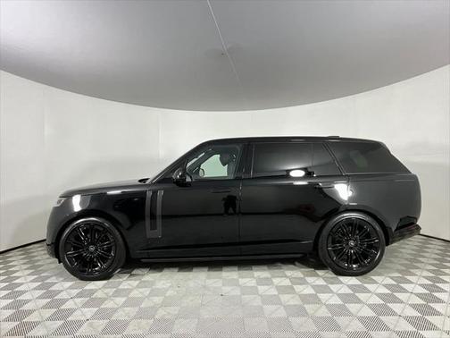 2025 Land Rover Range Rover P400 SE 7 Seat