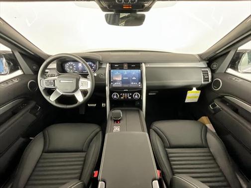 2025 Land Rover Discovery P360 Dynamic SE