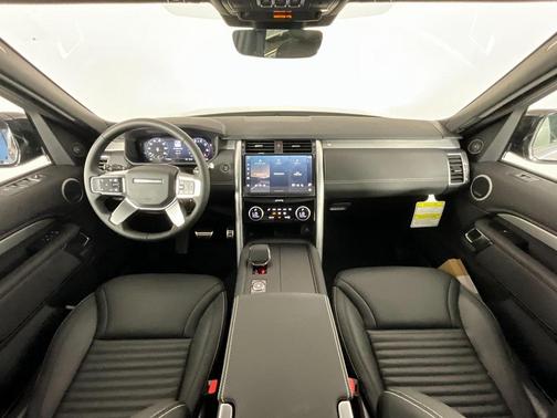 2025 Land Rover Discovery P360 Dynamic SE