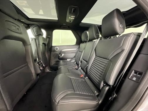 2025 Land Rover Discovery P360 Dynamic SE