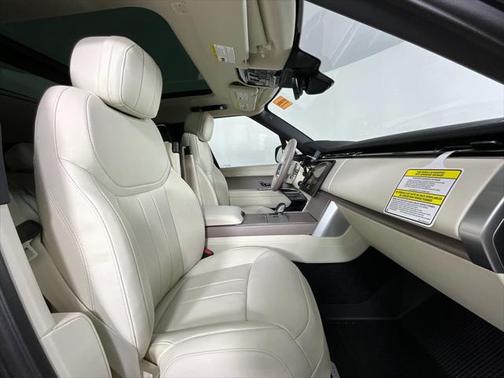 2025 Land Rover Range Rover P550e SE