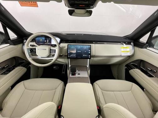 2025 Land Rover Range Rover P550e SE