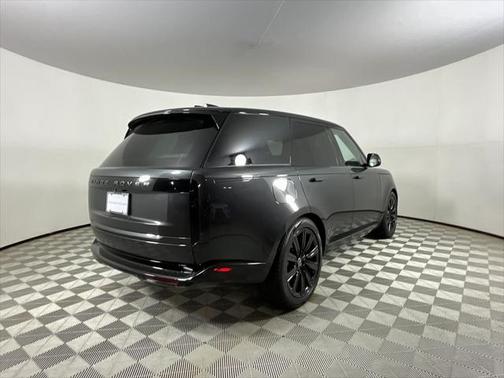 2025 Land Rover Range Rover P550e SE