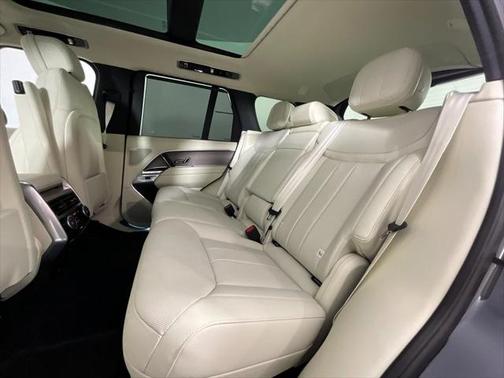 2025 Land Rover Range Rover P550e SE