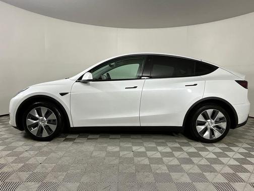 Pearl White Multi-Coat 2022 Tesla Model Y Long Range Dual Motor All-Wheel Drive