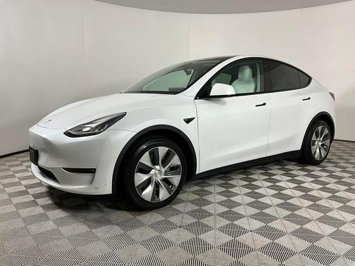Pearl White Multi-Coat 2022 Tesla Model Y Long Range Dual Motor All-Wheel Drive