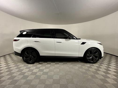 2025 Land Rover Range Rover Sport SE