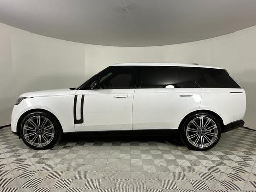 2024 Land Rover Range Rover P530 SE