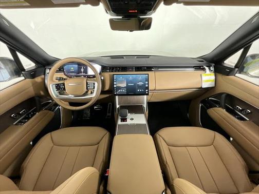 2025 Land Rover Range Rover P400 SE 7 Seat