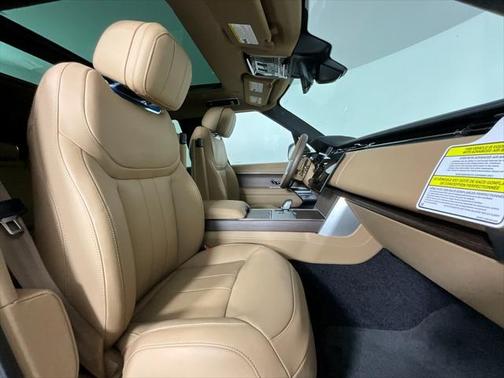 2025 Land Rover Range Rover P400 SE 7 Seat