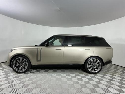 2025 Land Rover Range Rover P400 SE 7 Seat