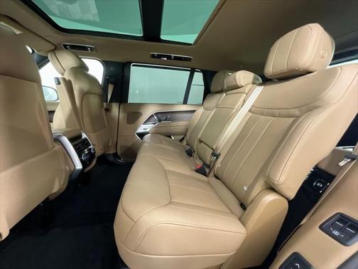 2025 Land Rover Range Rover P400 SE 7 Seat
