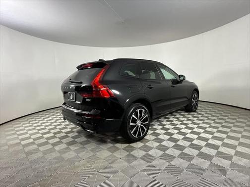 2024 Volvo XC60 B5 Plus Dark Theme