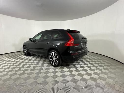 2024 Volvo XC60 B5 Plus Dark Theme