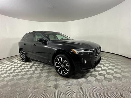 2024 Volvo XC60 B5 Plus Dark Theme