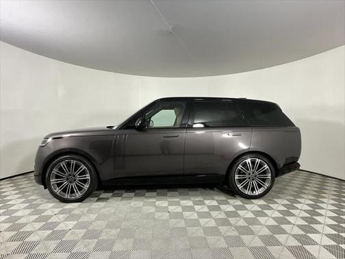 2025 Land Rover Range Rover P400 SE