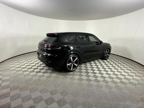 2025 Porsche Cayenne Turbo