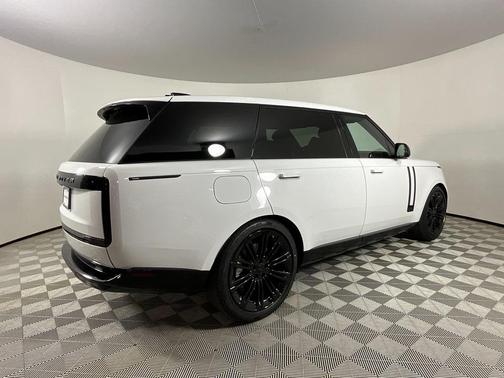 2026 Land Rover Range Rover P530 SE 7 Seat