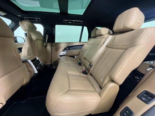 2026 Land Rover Range Rover P530 SE 7 Seat