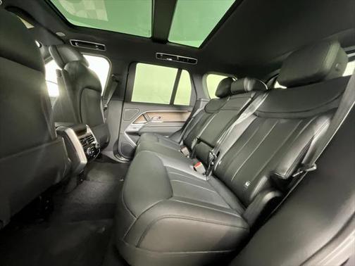 2025 Land Rover Range Rover P530 SE