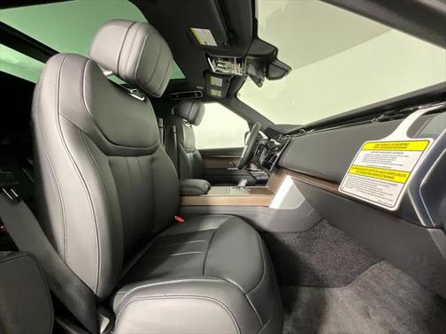 2025 Land Rover Range Rover P530 SE