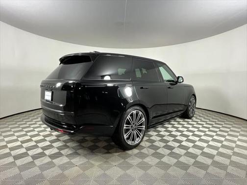 2025 Land Rover Range Rover P530 SE