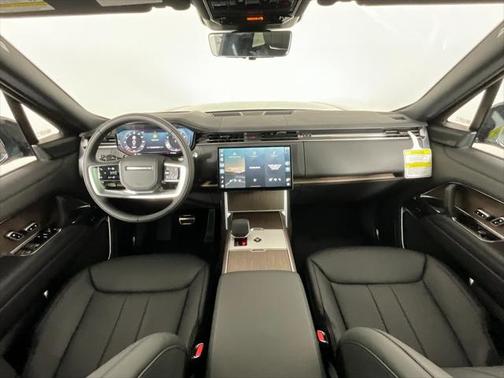 2025 Land Rover Range Rover P530 SE