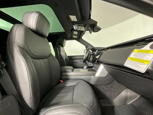 2025 Land Rover Range Rover P530 SE 7 Seat