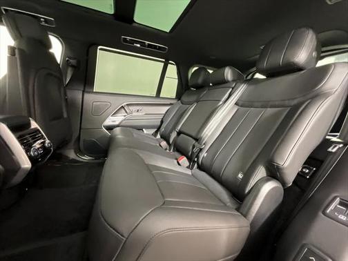 2025 Land Rover Range Rover P530 SE 7 Seat
