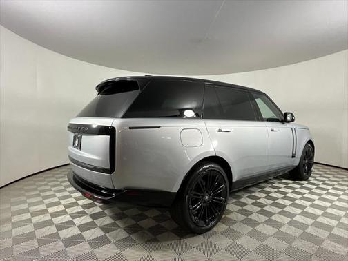 2025 Land Rover Range Rover P530 SE 7 Seat