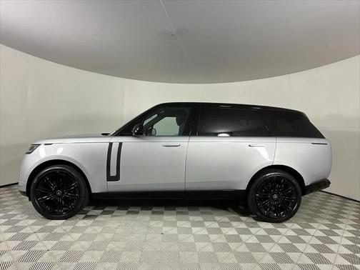 2025 Land Rover Range Rover P530 SE 7 Seat