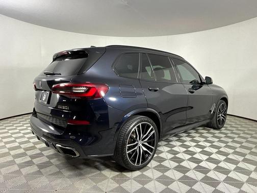 2022 BMW X5 M50i