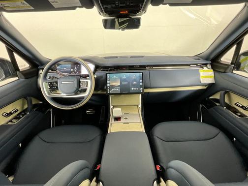 2026 Land Rover Range Rover P615 SV