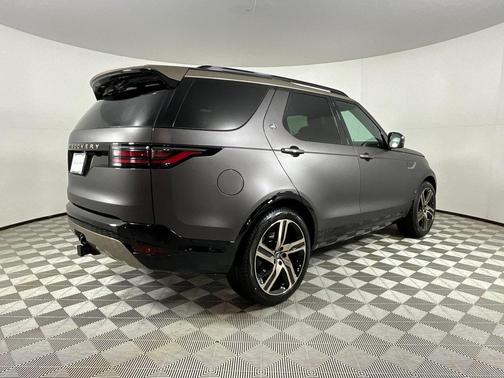 2026 Land Rover Discovery Tempest Edition