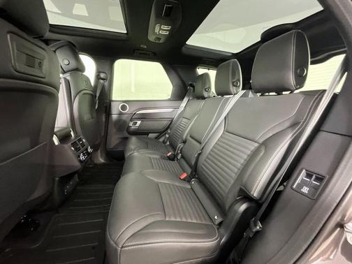 2026 Land Rover Discovery Tempest Edition