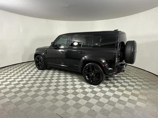 2023 Land Rover Defender 110 V8