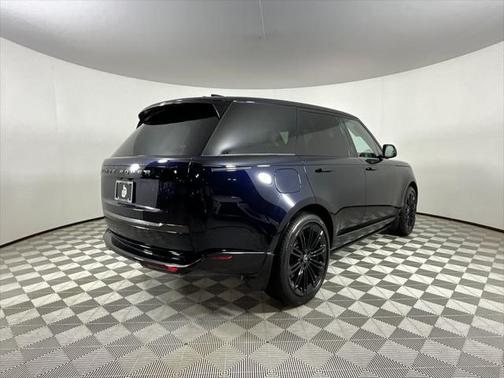 2025 Land Rover Range Rover P530 SE