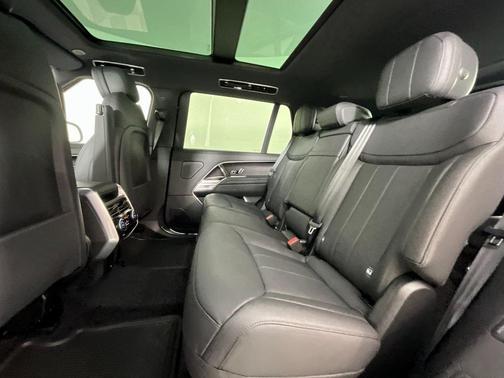 2025 Land Rover Range Rover P530 SE 7 Seat