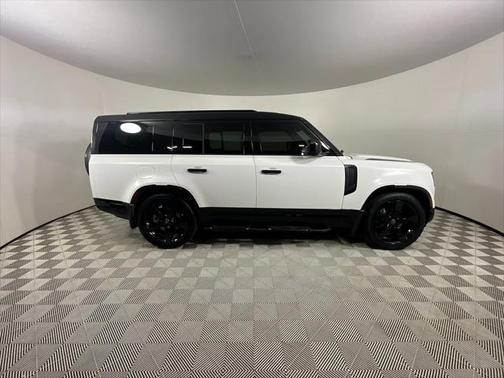 2025 Land Rover Defender 130 P400 X-Dynamic SE