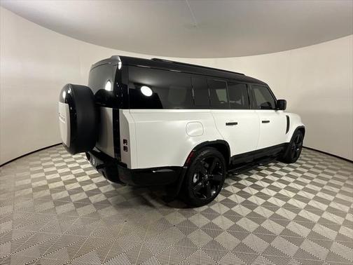 2025 Land Rover Defender 130 P400 X-Dynamic SE