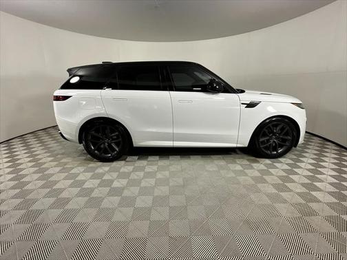 2024 Land Rover Range Rover Sport SE
