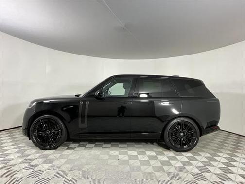 2025 Land Rover Range Rover P530 SE