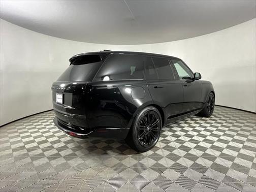2025 Land Rover Range Rover P530 SE