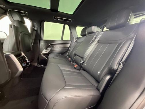 2025 Land Rover Range Rover P400 SE