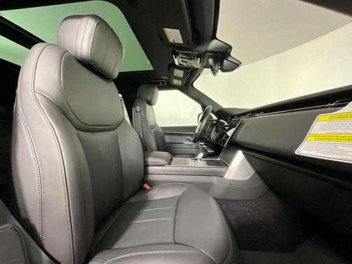 2025 Land Rover Range Rover P400 SE