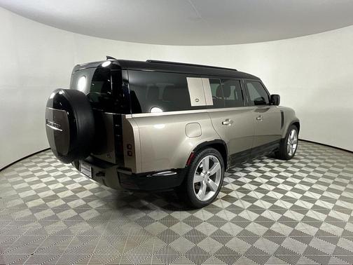 2023 Land Rover Defender 130 X-Dynamic SE